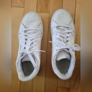 Women's Puma Sneakers Size 9